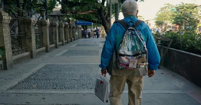 Ex-policial de 87 anos persegue seu sonho de se tornar advogado