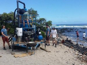 contioutra.com - Alunos projetam aspirador que suga microplásticos das praias, deixando a areia intacta