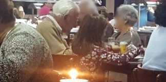 Garotinha senta com idoso que jantava sozinho em restaurante e emociona pai
