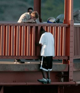 psicologiasdobrasil.com.br - Homem já evitou que mais de 200 pessoas saltassem da Golden Gate; e o melhor é como ele faz isso