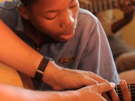 Musicoterapia foi eficaz na redução do estresse em dependentes químicos