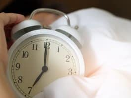 A privação do sono pode causar a doença de Alzheimer?