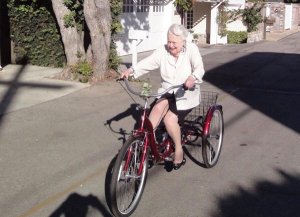 psicologiasdobrasil.com.br - Atriz de '...E o Vento Levou' completa 103 anos e posa andando de bicicleta