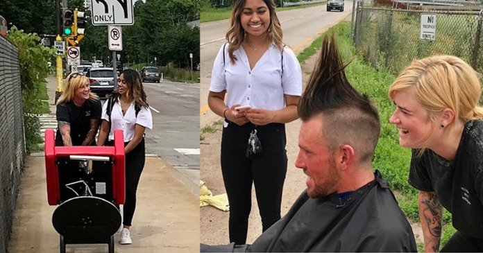 Cabeleireira leva cadeira para as ruas e oferece corte de cabelo gratuito a desabrigados