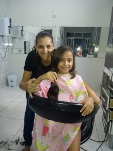 psicologiasdobrasil.com.br - Cabeleireira doa cabelo das clientes a Hospital do Câncer de Goiás
