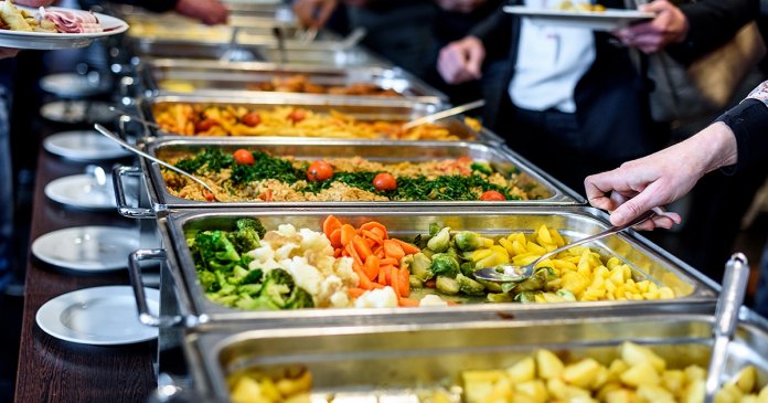 Blumenau sanciona lei para incentivar restaurantes a doarem alimentos para a caridade