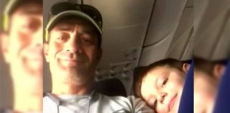 Menino com autismo viaja sozinho de avião pela primeira vez e recebe apoio e compaixão de desconhecido