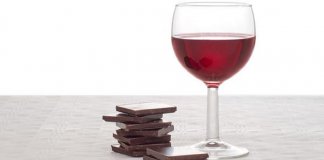 Vinho e chocolate amargo, dois poderosos aliados do rejuvenescimento