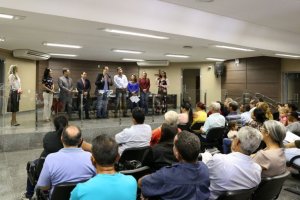 asomadetodosafetos.com - Juiz realiza audiência de aposentadoria na casa de idoso que não podia ir ao fórum
