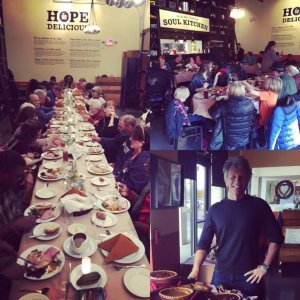 asomadetodosafetos.com - Bon Jovi mantém restaurantes que servem comida grátis a pessoas necessitadas