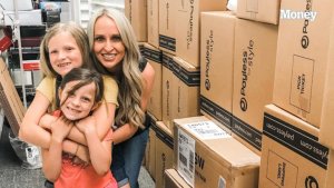 psicologiasdobrasil.com.br - Menininha com espírito solidário inspira sua mãe a comprar 1.500 sapatos para crianças necessitadas