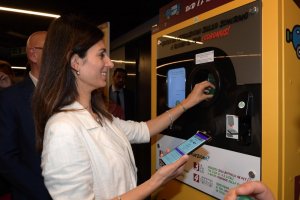 contioutra.com - Em Roma, passageiros trocam garrafas pet por bilhetes de metrô