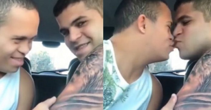 Jovem tatua rosto do irmão com Down e faz surpresa emocionante