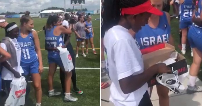 Jogadoras do Quênia jogavam sem chuteiras até time de Israel surpreendê-las com pares novos