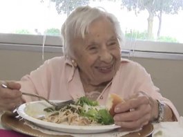 Aos 107 anos, idosa diz que ficar solteira é a receita da longevidade