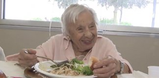 Aos 107 anos, idosa diz que ficar solteira é a receita da longevidade