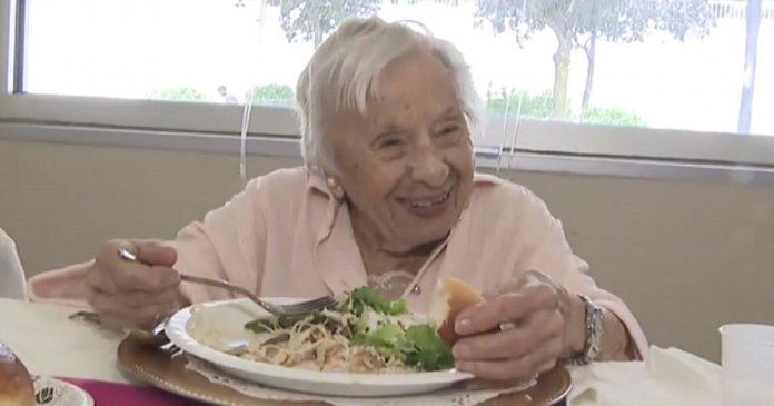 Aos 107 anos, idosa diz que ficar solteira é a receita da longevidade