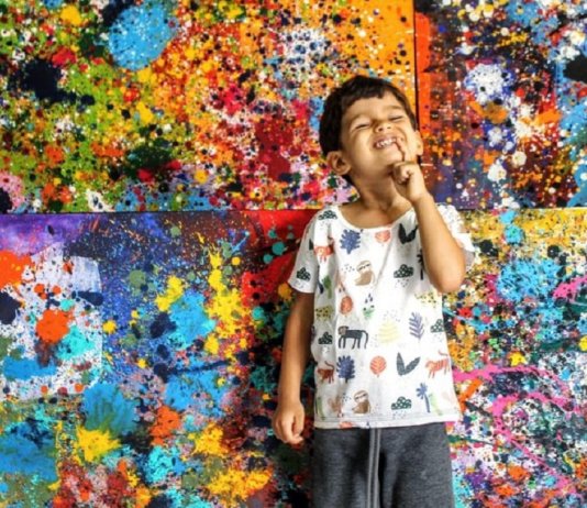 Menino de 3 anos com autismo tem vida transformada através da pintura