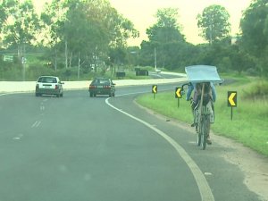 psicologiasdobrasil.com.br - Pai adapta bicicleta e pedala 40 km todos os dias para levar filha à escola