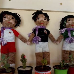 psicologiasdobrasil.com.br - Vovô cria bonecas de crochê com vitiligo para promover inclusão