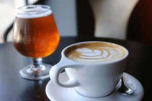 psicologiasdobrasil.com.br - Quem bebe cerveja ou café tem mais chance de passar dos 90 anos, aponta estudo