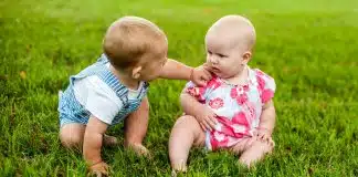 O que os bebês aprendem quando conversam entre si