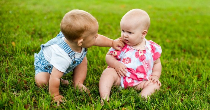O que os bebês aprendem quando conversam entre si