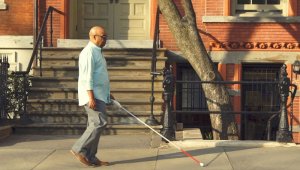 psicologiasdobrasil.com.br - Engenheiro cria bastão inteligente para guiar pessoas cegas através do Google Maps