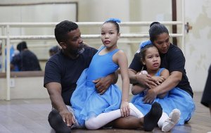 psicologiasdobrasil.com.br - Pedreiro aprende a dançar balé para ajudar filhas autistas