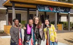 psicologiasdobrasil.com.br - Steven Tyler, do Aerosmith, inaugura abrigo para meninas v&iacute;timas de abuso