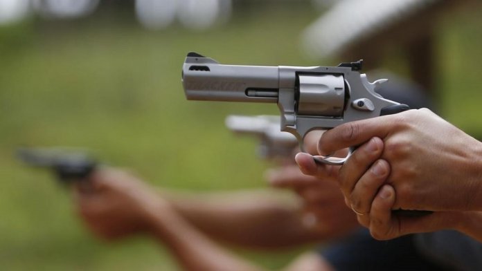 Profissionais sem registro no Conselho Federal de Psicologia poderão emitir laudo para uso de arma de fogo