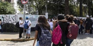 Alunos sobreviventes de tragédia em Suzano se unem para enfrentar a dor e superar traumas