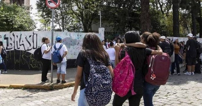 Alunos sobreviventes de tragédia em Suzano se unem para enfrentar a dor e superar traumas