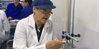 Proibida de estudar pelo pai e pelo marido, idosa hoje cursa engenharia, seu grande sonho