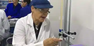 Proibida de estudar pelo pai e pelo marido, idosa hoje cursa engenharia, seu grande sonho
