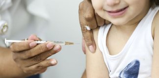 Sete em cada 10 brasileiros acreditam em fake news sobre vacinas, diz pesquisa