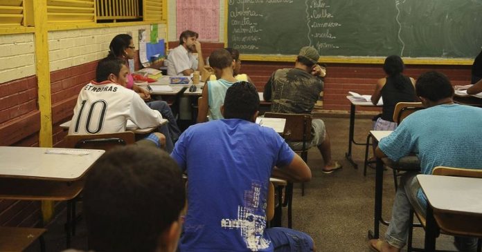 Maioria dos estudantes quer psicólogos atendendo nas escolas