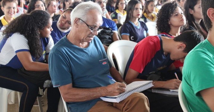 ‘Minha hora vai chegar’, diz idoso que está fazendo o Enem pela 5ª vez