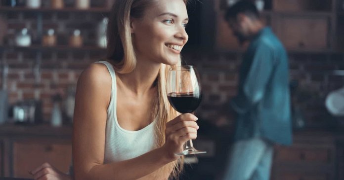 Ficar corado ao ingerir bebida alcoólica não é bom sinal, a ciência explica