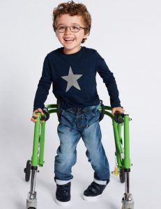 psicologiasdobrasil.com.br - Marca cria linha de roupas “fáceis de colocar” para crianças com deficiências físicas
