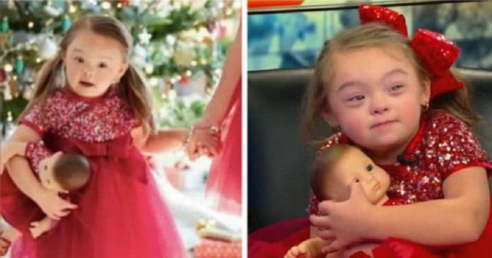 Menina com síndrome de Down se torna modelo em campanha de Natal