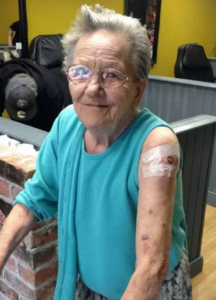 psicologiasdobrasil.com.br - Vovó de 79 anos foge de asilo para realizar um sonho: fazer sua primeira tatuagem