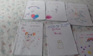 psicologiasdobrasil.com.br - Menina escreve livros à mão para dar casa nova à família