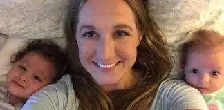 Mulher descobre que seus dois filhos adotivos são irmãos biológicos Mulher descobre que seus dois filhos adotivos são irmãos biológicos