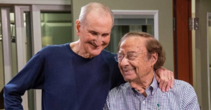 Eles têm 102 e 88 anos, moram em uma casa de repouso e lançaram seu primeiro álbum de música