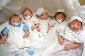 psicologiasdobrasil.com.br - Mulher cria bonecas com síndrome de Down hiper-realistas