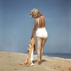 psicologiasdobrasil.com.br - Marilyn Monroe de maiô comprova: celulites e gordurinhas só te fazem mais linda!