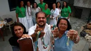 psicologiasdobrasil.com.br - Cat&oacute;licos, evang&eacute;licos e esp&iacute;ritas se unem em terreiro para ajudar fam&iacute;lias carentes