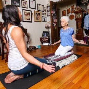 psicologiasdobrasil.com.br - Yoga transforma a postura e a saúde de idosa de 87 anos