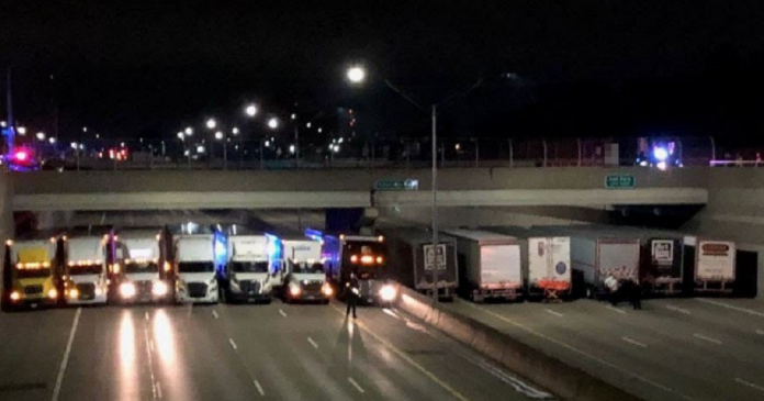 Caminhoneiros se unem à polícia no salvamento de um homem prestes a pular de viaduto